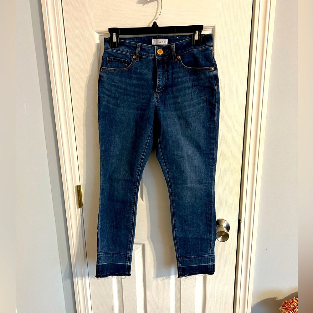 Loft Curvy Skinny crop 2/26